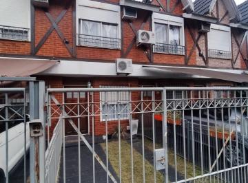 Casa de 4 ambientes, La Matanza · Triplex 4 Amb Frente Cochera Patio - Alquiler - Ramos Mejia