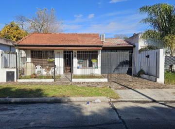 Casa de 5 ambientes, Quilmes · Casa en Una Planta con 3 Dorm. y Parque con Piscina