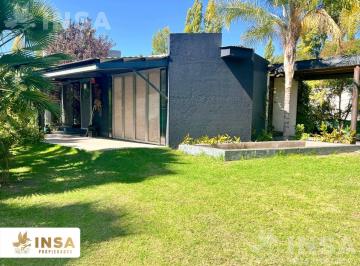 Casa · 273m² · 6 Ambientes · Alquiler de Casa Ubicada a 300 m de La Plaza de Chacras