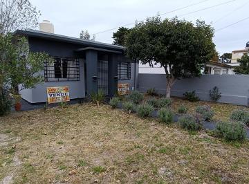 Casa de 3 ambientes, Mar del Tuyú · Calle 59 E/2 y 3 Mar del Tuyú Chalet 3 Amb Vende Sara Zapata Inmobiliaria