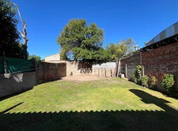 Casa · 84m² · 3 Ambientes · 1 Cochera · Terreno en Villa Tesei Apto Credito