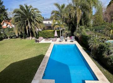 Casa · 380m² · 6 Ambientes · 2 Cocheras · Casa Chalet en Venta en Canning, Esteban Echeverría, G. B. a. Zona Sur