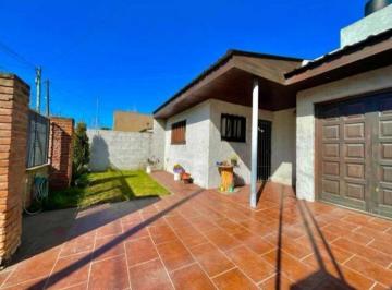 Casa · 150m² · 4 Ambientes · 3 Cocheras · Casa - Los Pinares Apto Credito