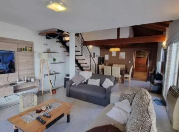 Casa · 330m² · 4 Ambientes · 2 Cocheras · Casa en Barrio Caisamar