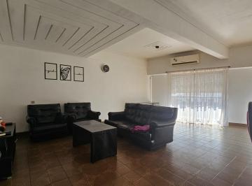 Departamento · 100m² · 3 Ambientes · Departamento Apto Credito de 3 Amb. con Enorme Patio y Balcon Al Frente - Av Hipolito Yrigoyen 2500