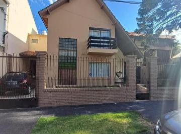 Casa · 300m² · 5 Ambientes · 1 Cochera · Chalet - Castelar Norte