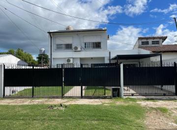 Casa · 150m² · 4 Ambientes · 1 Cochera · Casa en Glew