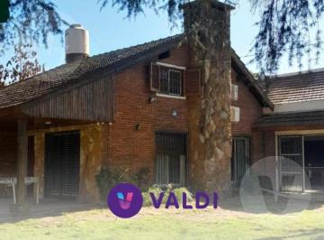 Casa · 1000m² · 6 Ambientes · 1 Cochera · Casa en Alquiler - La Unión, Los Claveles Al 600