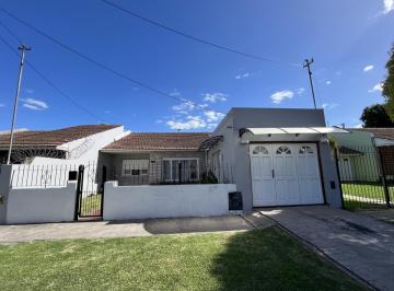 Casa · 433m² · 3 Ambientes · 1 Cochera · Casa en Villa Primera Apto Credito