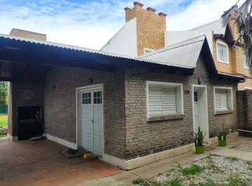 Casa · 49m² · 3 Ambientes · 1 Cochera · Casa 2 Dorm. - Venta - Funes - Jardin Amplio