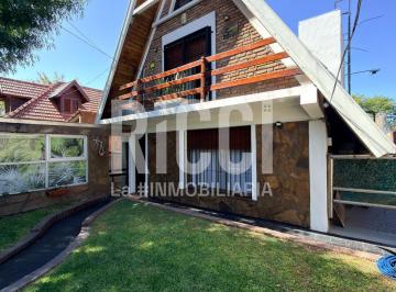Casa · 129m² · 3 Ambientes · 2 Cocheras · Casa en Venta 3 Ambientes en Berazategui con Cochera