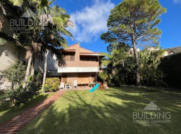 Casa · 295m² · 8 Ambientes · 3 Cocheras · Casa en Venta 3 Dorm. - Ringuelet - La Plata
