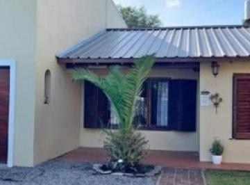 Casa · 200m² · 4 Ambientes · 2 Cocheras · Venta de Chalet en Mar del Plata, Barrio Los Pinares
