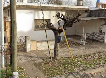 Casa de 4 ambientes, Tres de Febrero · Casa en Venta en Martín Coronado Sobre La Calle Piedra Buena