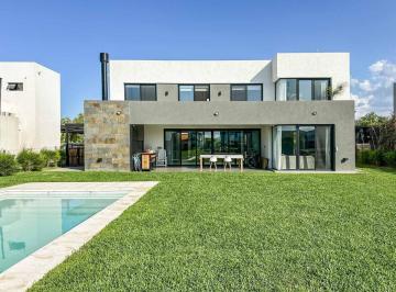Casa · 231m² · 6 Ambientes · 2 Cocheras · Venta Casa 7 Amb. a La Laguna en Canton Norte