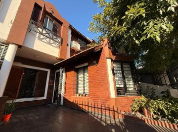 Casa · 83m² · 4 Ambientes · 1 Cochera · Casa Duplex Estudio Consultorio Villa Luzuriaga Patio 4 Amb