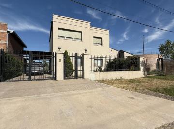 portada · Casa de Tres Dorm. Venta Pileta Exclusiva Roldan