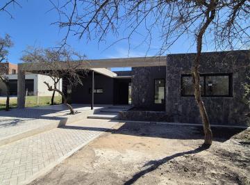 Casa · 1355m² · 7 Ambientes · 2 Cocheras · Casa de 3 Dorm. - Alta Gracia Country Golf - 1350 m²