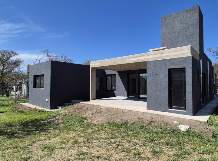 Casa · 1355m² · 7 Ambientes · 2 Cocheras