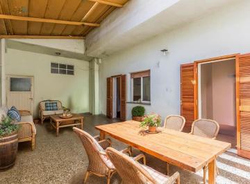 PH · 118m² · 4 Ambientes · 1 Cochera · PH de 4 Ambientes Al Contrafrente con Cochera y Gran Jardín en Mataderos