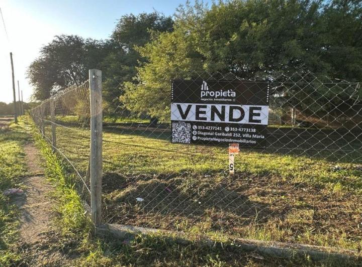 Terreno · 215m²