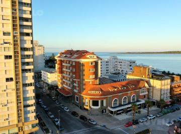 Local comercial · 3200m² · 18 Ambientes · Local - Península