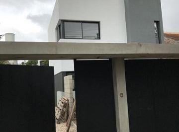 Departamento de 3 ambientes, La Plata · Cantisano Propiedades Alquila Excelente Duplex en Gonnet 504 y 17!