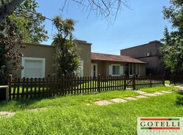 Casa de 5 ambientes, Esteban Echeverría · Venta Barrio Mirasoles Chalet 4 Dorm. Cochera Quincho Piscina Lote 600 m²