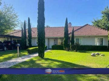 Casa · 300m² · 4 Ambientes · Casa - en Venta en Country San Diego