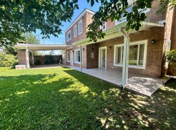 Casa · 200m² · 5 Ambientes · 3 Cocheras · Casa en Venta 5 Ambientes en Pilar Barrio El Lucero Apta Crédito
