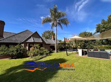 Casa · 240m² · 4 Ambientes · 1 Cochera · Casa en Venta en San Diego C. C