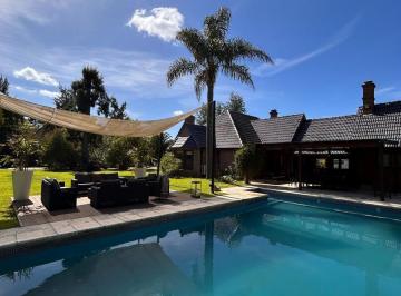 Casa · 240m² · 4 Ambientes · 1 Cochera · Casa en Venta en Country San Diego Moreno
