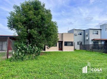 Casa · 83m² · 3 Ambientes · 1 Cochera · Venta Casa 2 Dorm. Roldan