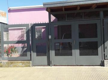 Casa · 80m² · 4 Ambientes · 1 Cochera · Casa en Venta - 3 Dorm. 2 Baños - Cochera - 300 m² - Ensenada