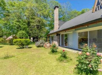 Edificio · 2500m² · 4 Ambientes · Casa Venta 2 Dorm. 2 Baños 1 Cochera 15000 m 2 Totales - Villa Elisa