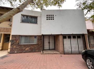 Casa · 190m² · 5 Ambientes · 1 Cochera · Alquiler Casa 4 Dorm. en 5ta Sección