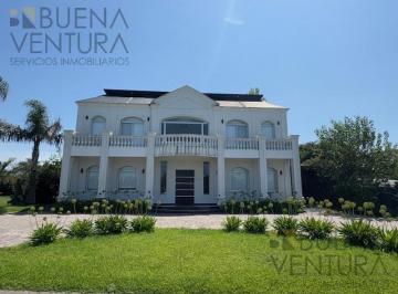 Casa · 310m² · 5 Dormitorios · 2 Cocheras · Casa en Alquiler con Muebles Fincas de Iraola 2