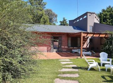 Casa · 240m² · 4 Ambientes · 2 Cocheras · Casa en Venta - 3 Dorm. 2 Baños 2 Cocheras - 4392 m² - Abasto