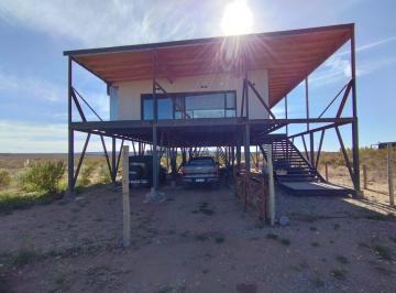 Casa · 150m² · 3 Ambientes · 2 Cocheras · Venta de Casa en Chocon Medio