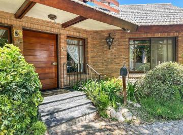 Casa · 316m² · 5 Ambientes · 1 Cochera · Excelente Casa en Venta.
