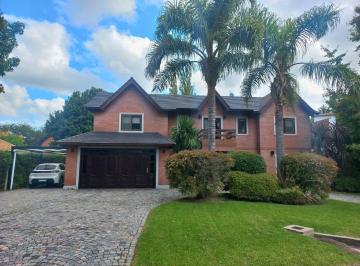 Casa · 215m² · 6 Ambientes · 2 Cocheras · Venta Bellísima Casa de 6 Ambientes - La Deseada, Ezeiza