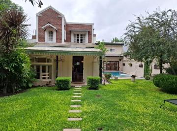 Casa · 110m² · 4 Ambientes · 2 Cocheras · Hermosa Casa en San Vicente con Parque y Pileta