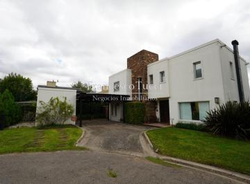 Casa · 340m² · 6 Ambientes · 4 Cocheras · Casa en Venta 6 Ambientes Altos del Sol