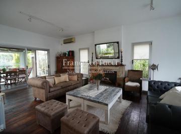 Casa · 340m² · 6 Ambientes · 4 Cocheras · Casa en Venta 6 Ambientes Altos del Sol