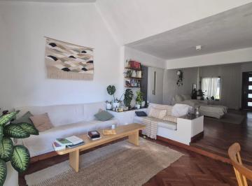 Casa · 245m² · 3 Dormitorios · 2 Cocheras · Cerro de Las Rosas Planta Baja