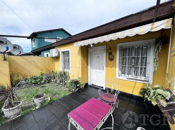Casa · 117m² · 2 Dormitorios · 1 Cochera · Casa 4 Amb Cochera Quincho Losa