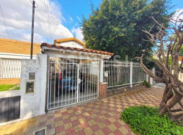 Casa · 180m² · 6 Ambientes · 1 Cochera · Casa en Carapachay