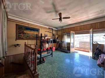 Casa · 220m² · 4 Ambientes · 2 Cocheras · Venta PH 4 Amb a Reciclar 2 Locales en Villa Lynch