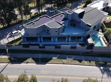 Casa · 340m² · 6 Ambientes · 2 Cocheras · Venta Casa Carlos Paz, 3 Dorm., 3 Baños, Costa Azul