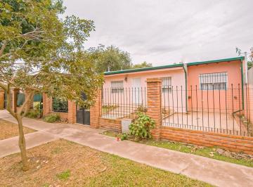 Casa · 124m² · 4 Ambientes · 2 Cocheras · Casa Funes Quincho Pileta Apta Credito